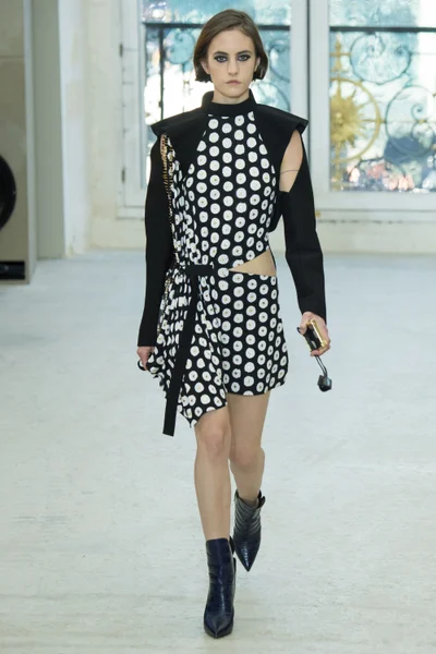Look 10
